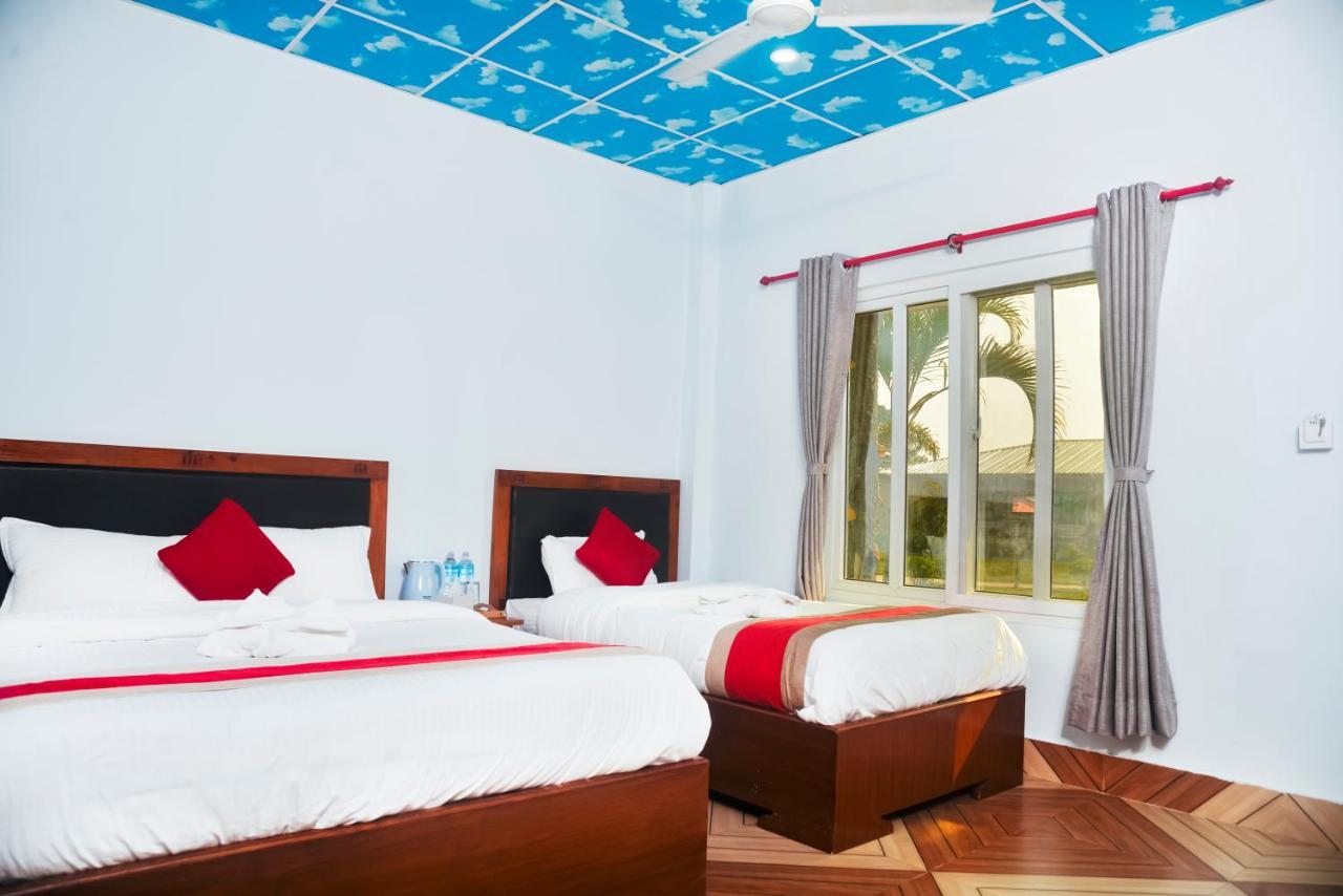 Hotel Greenland Safari ソーラハ エクステリア 写真