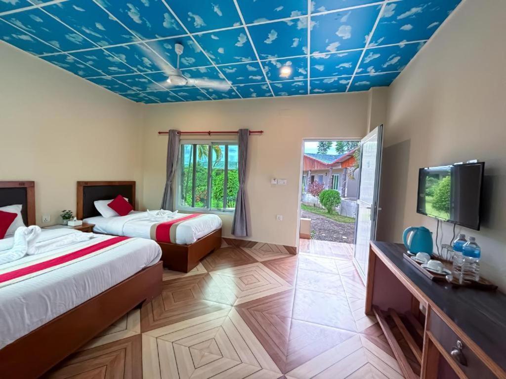Hotel Greenland Safari ソーラハ エクステリア 写真